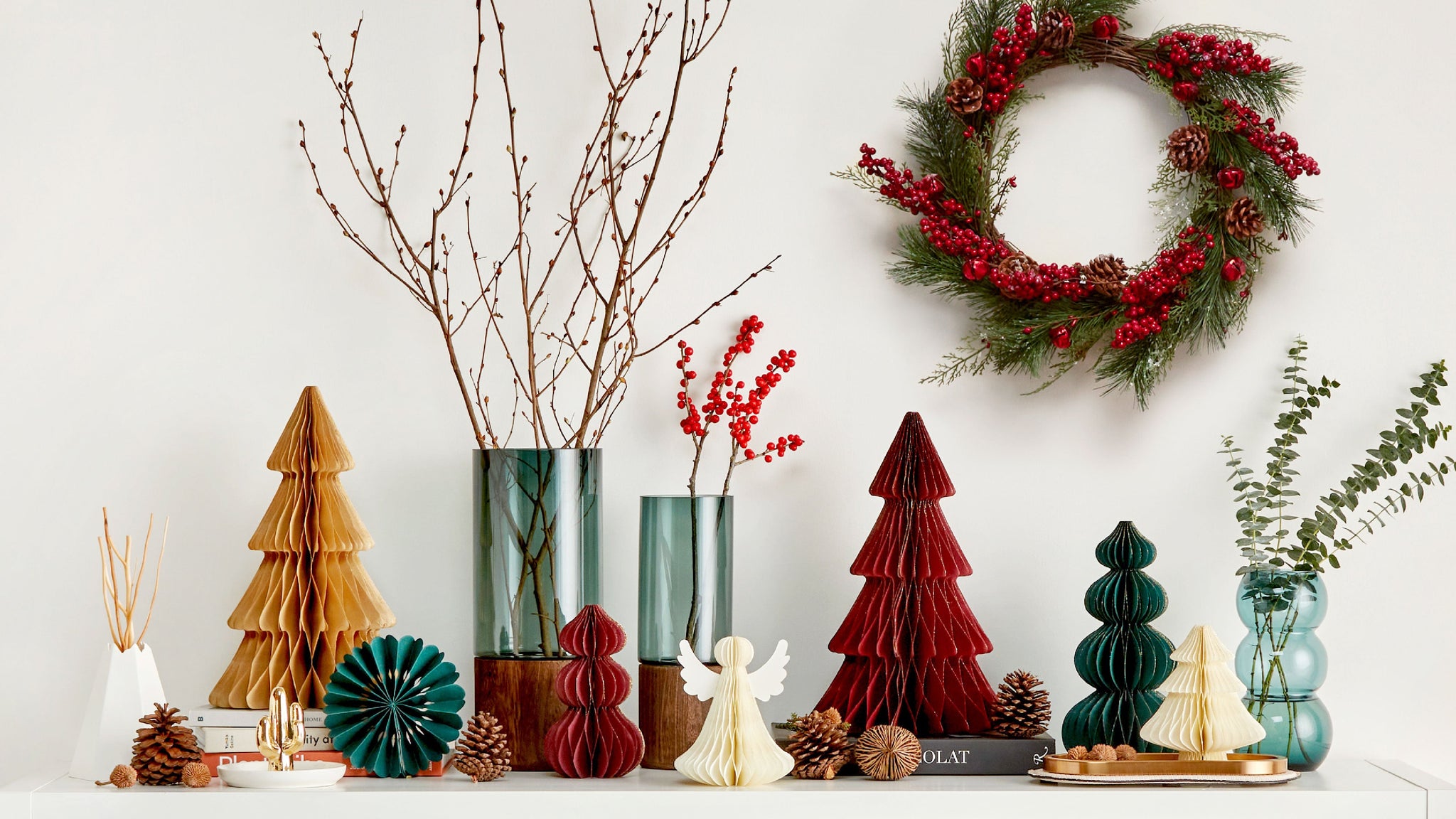CHRISTMAS DECORATION IDEAS WITH PAPER ORNAMENTS