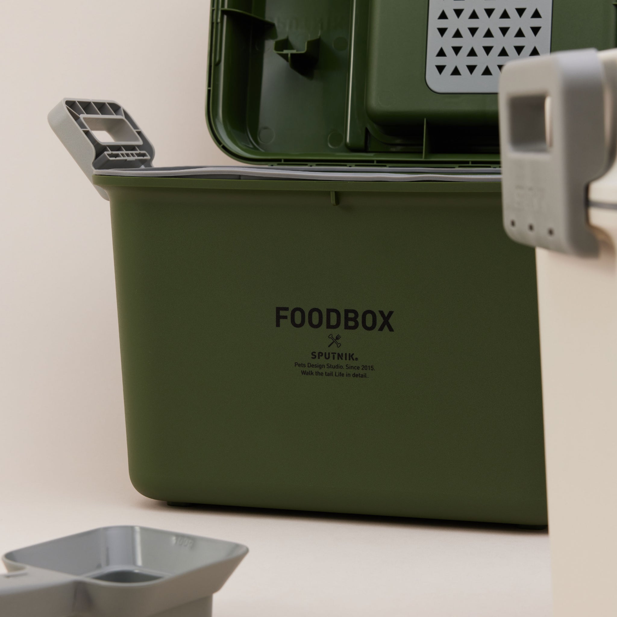 Sputnik Cozy Food Box | กล่องเก็บอาหารสัตว์ พร้อมช้อนตวง