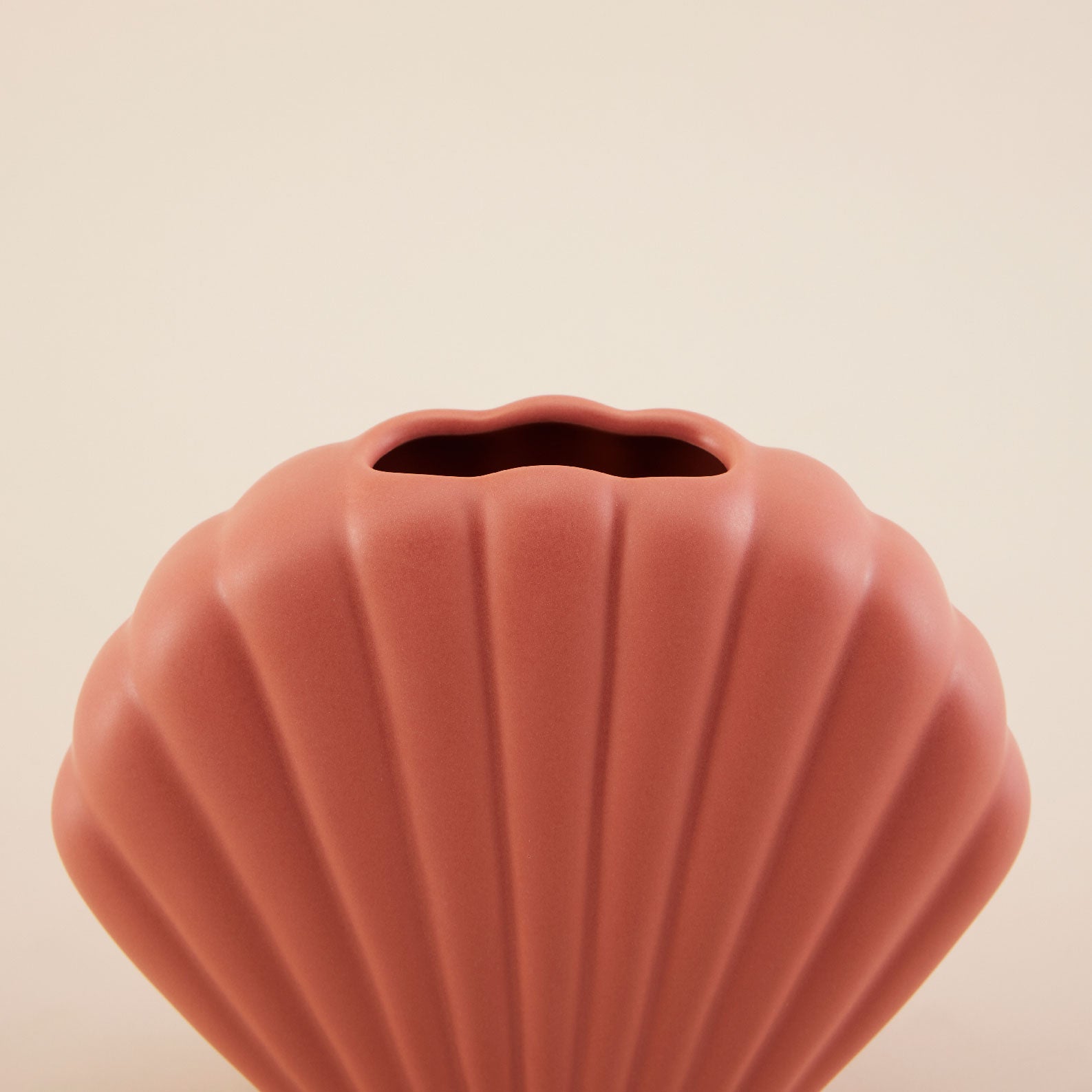Pink Tone Shell Porcelain Vase | แจกัน เซรามิก