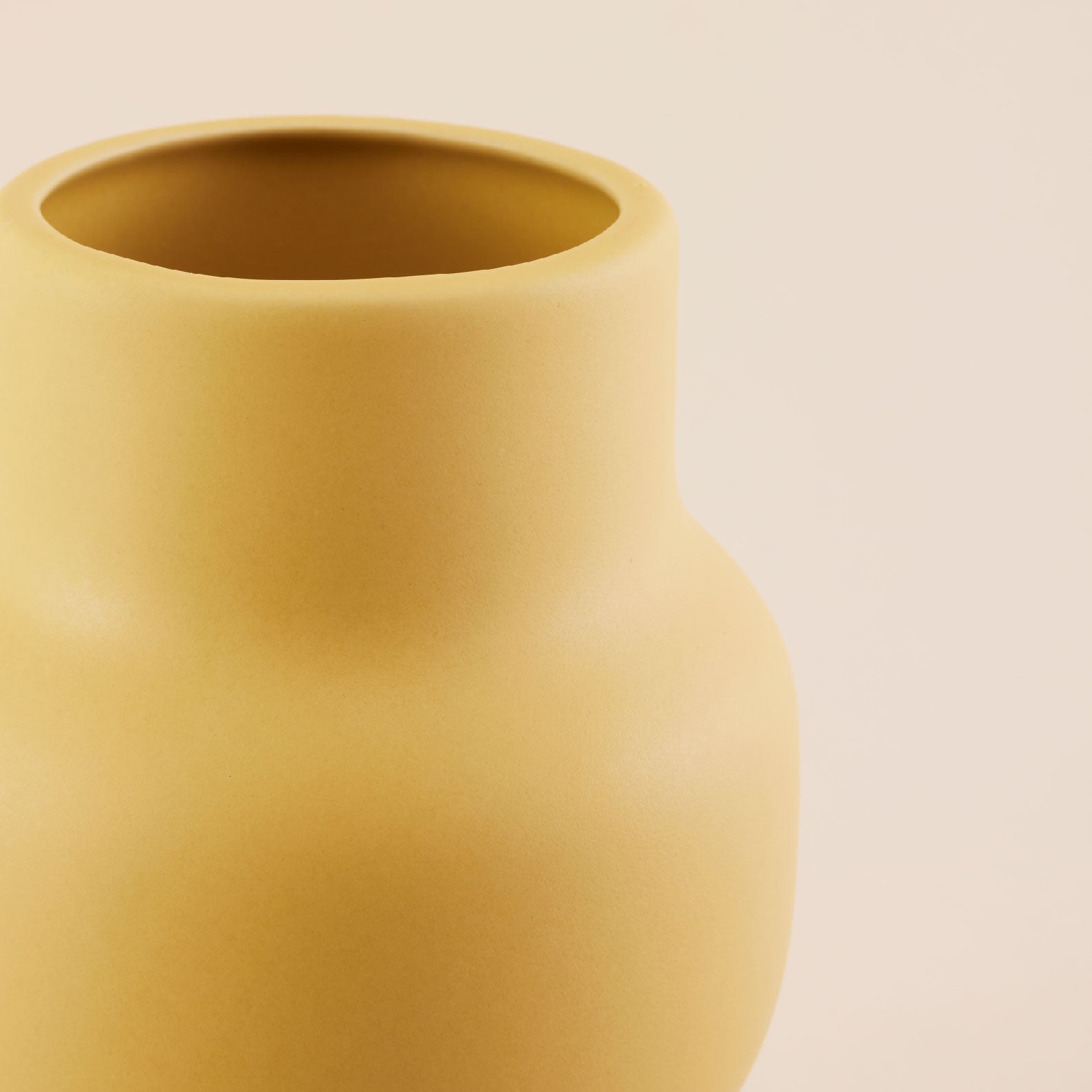 Yellow Porcelain Vase | แจกัน เซรามิก