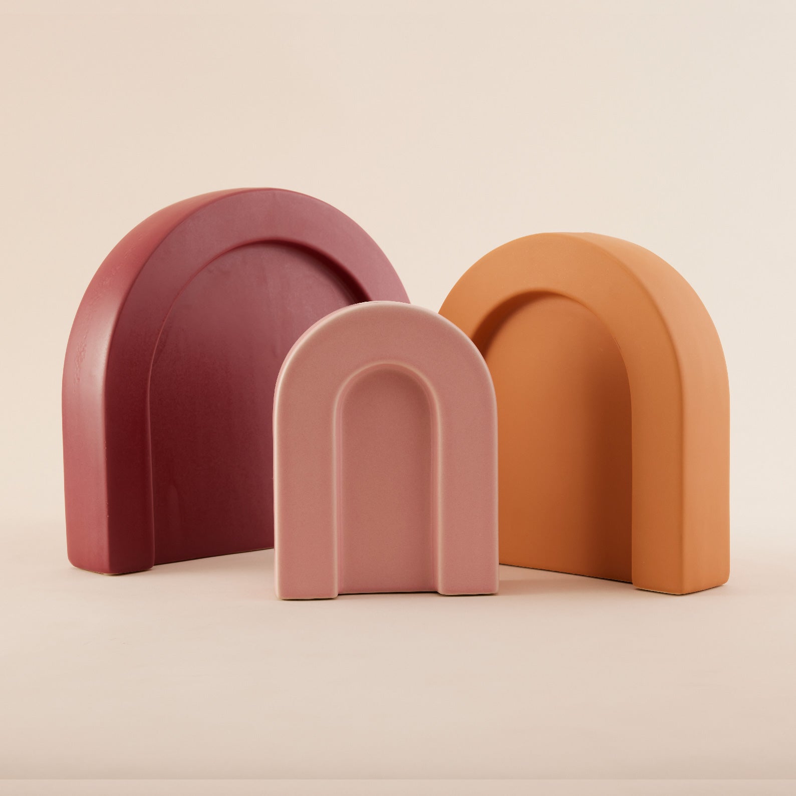 Red Arch Ceramic Vase | แจกัน เซรามิก