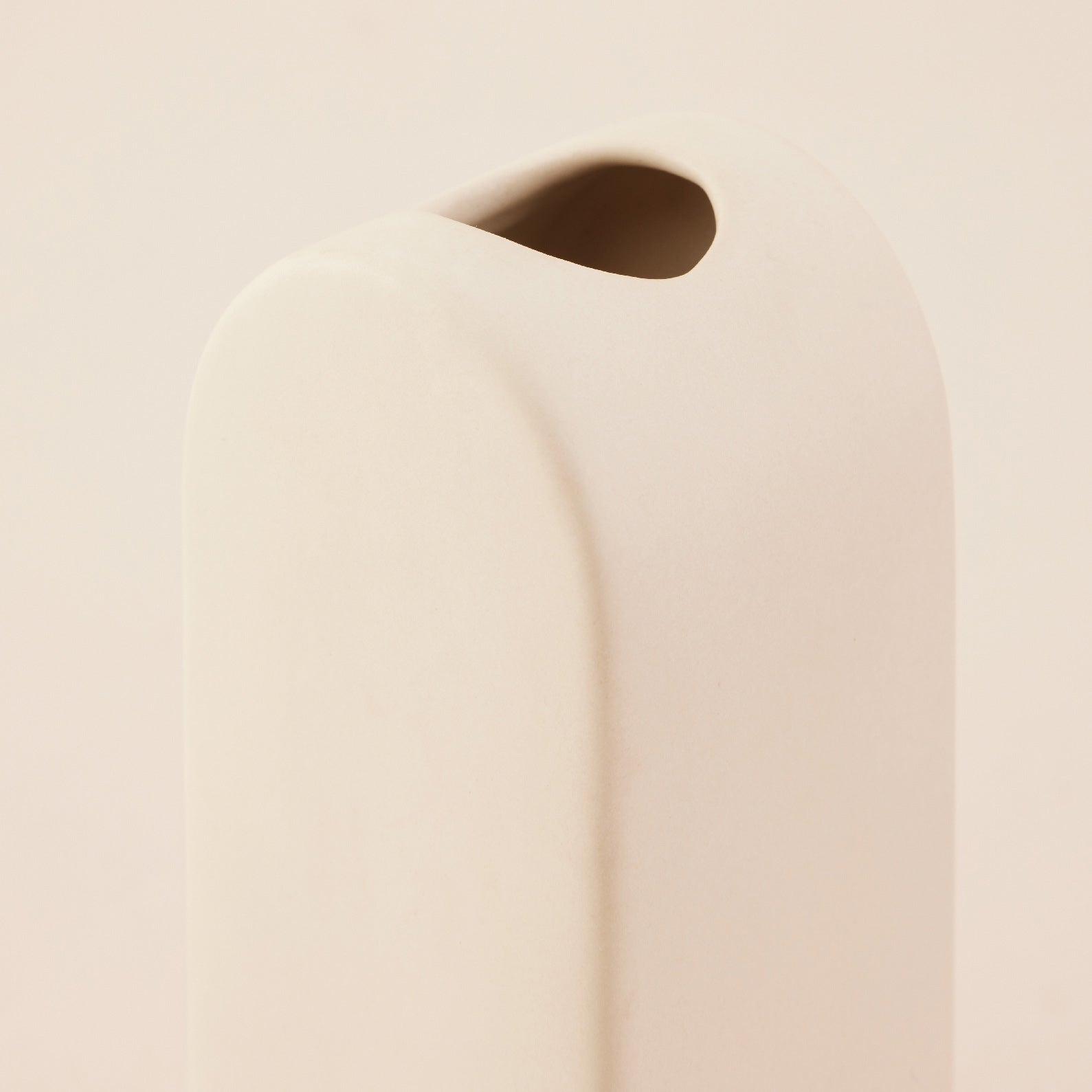 White Arch Ceramic Vase | แจกัน เซรามิก