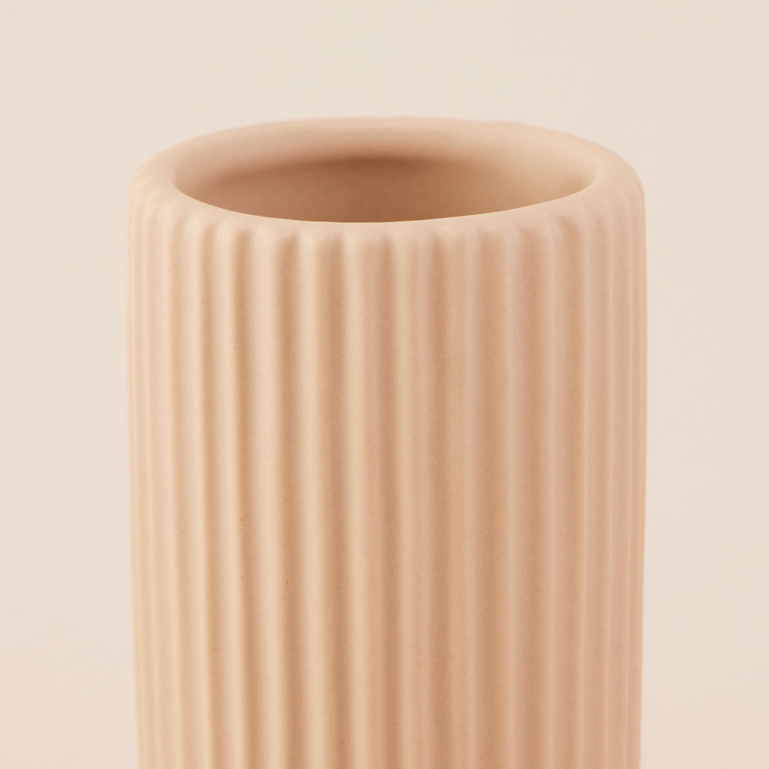 Round Porcelain Vase | แจกัน