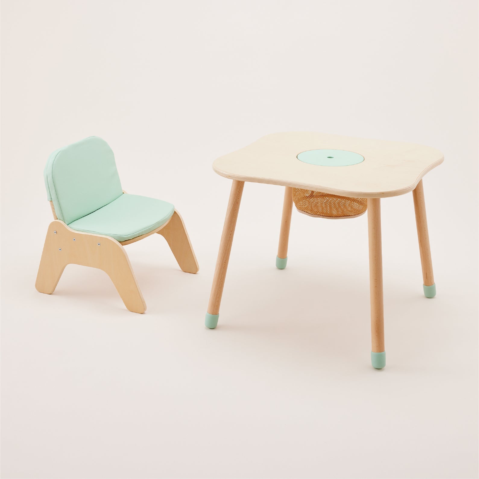 Green Four Leaf Clover Table & Sofa | ชุดโต๊ะเก้าสำหรับอี้เด็ก