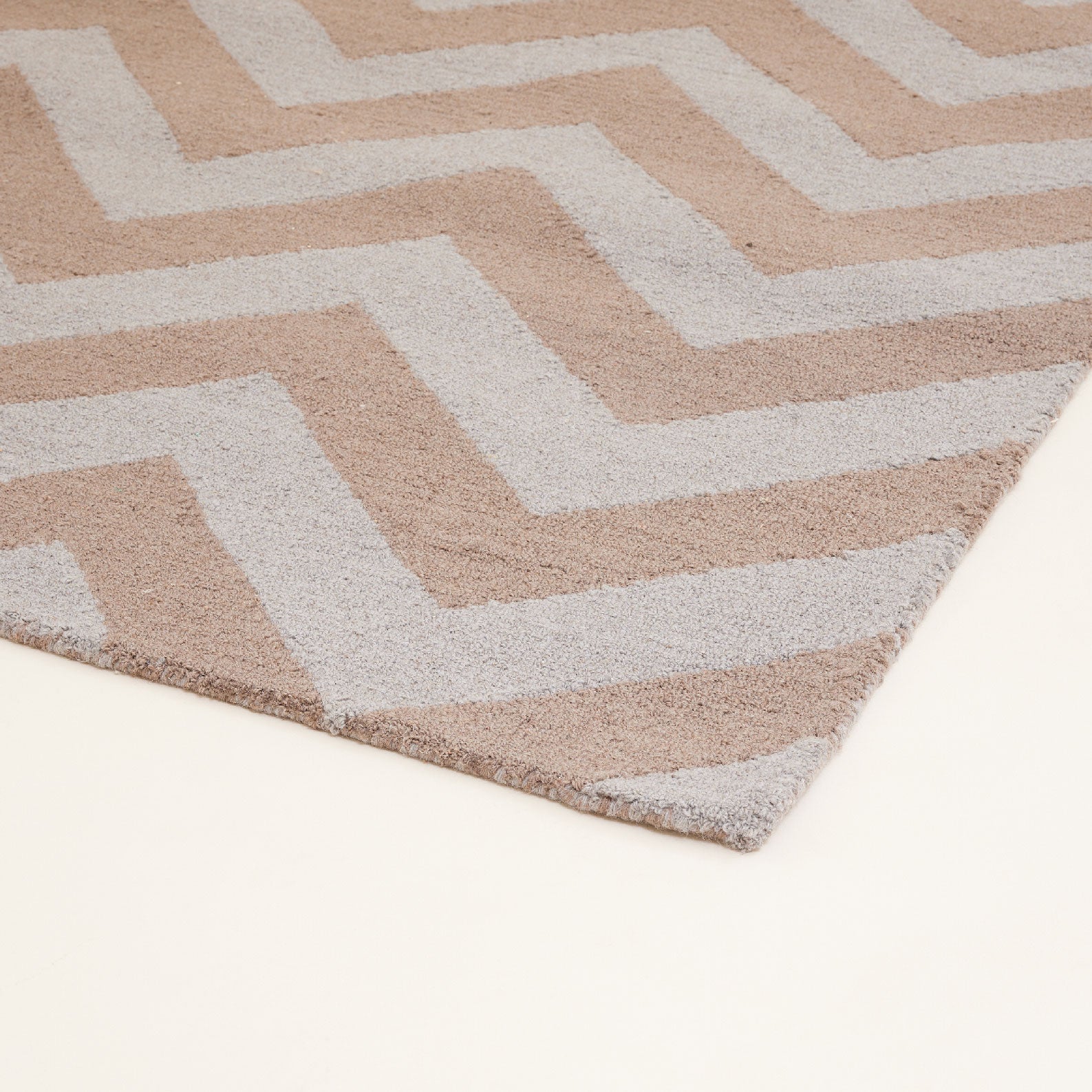 Light Grey Hand-Tufted Carpet | พรมทอมือ