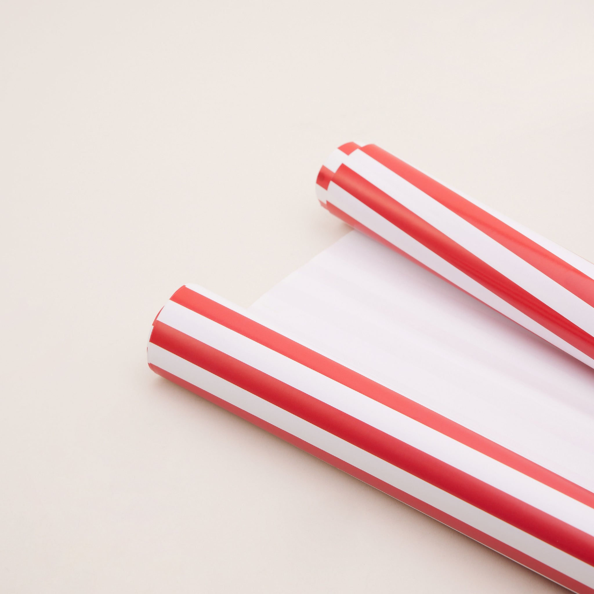 Red Stripes Gift Wrapping Paper | กระดาษห่อของขวัญ ลายทาง