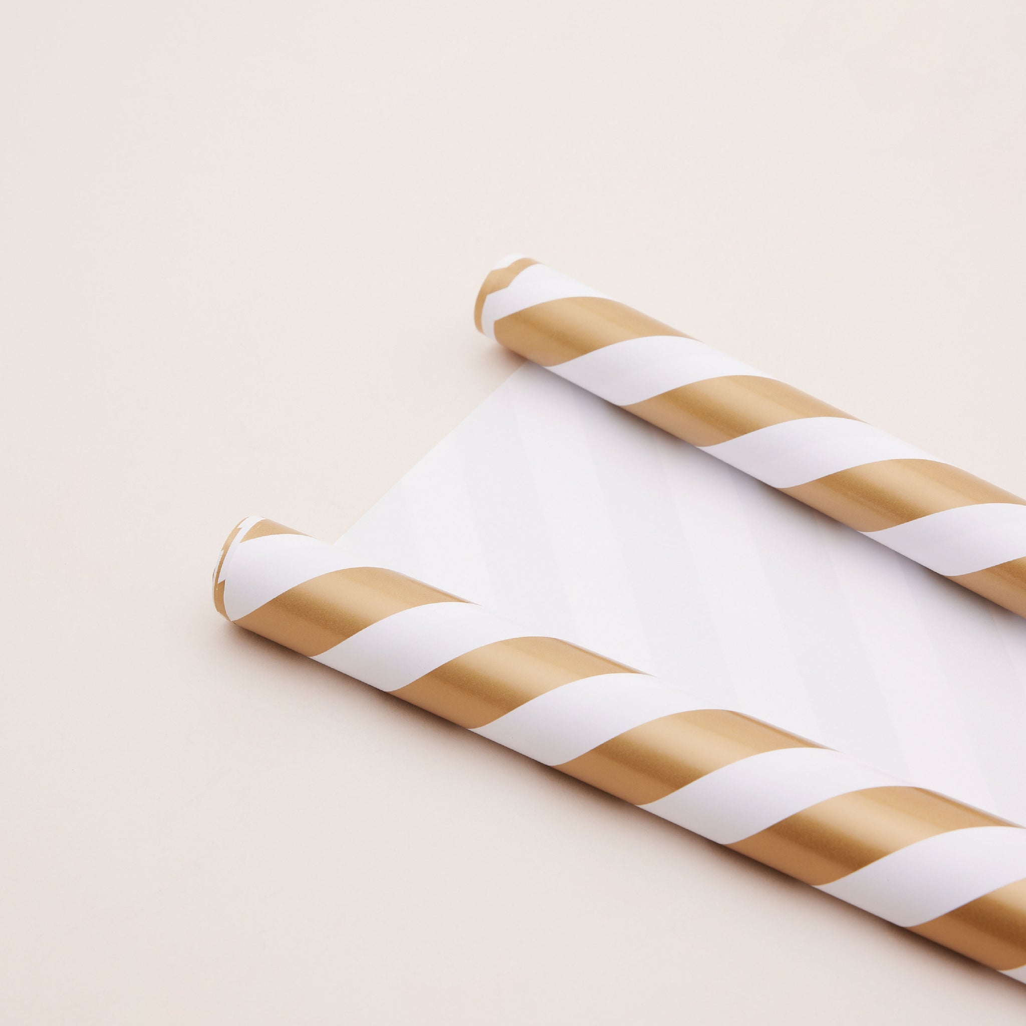 Gold Stripes Gift Wrapping Paper | กระดาษห่อของขวัญ ลายทาง