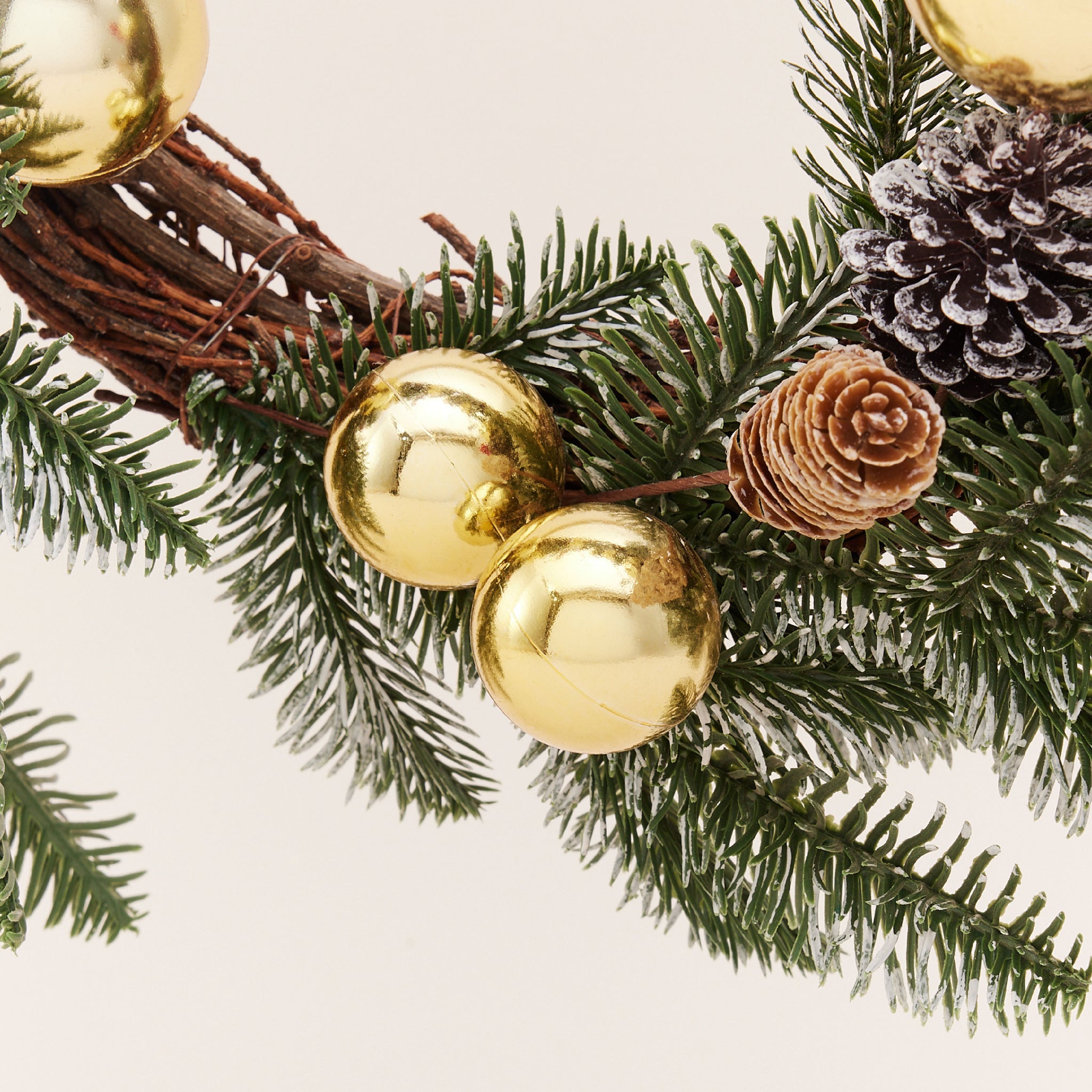 Christmas Wreath with Decorations Balls | พวงคริสต์มาส ของตกแต่ง
