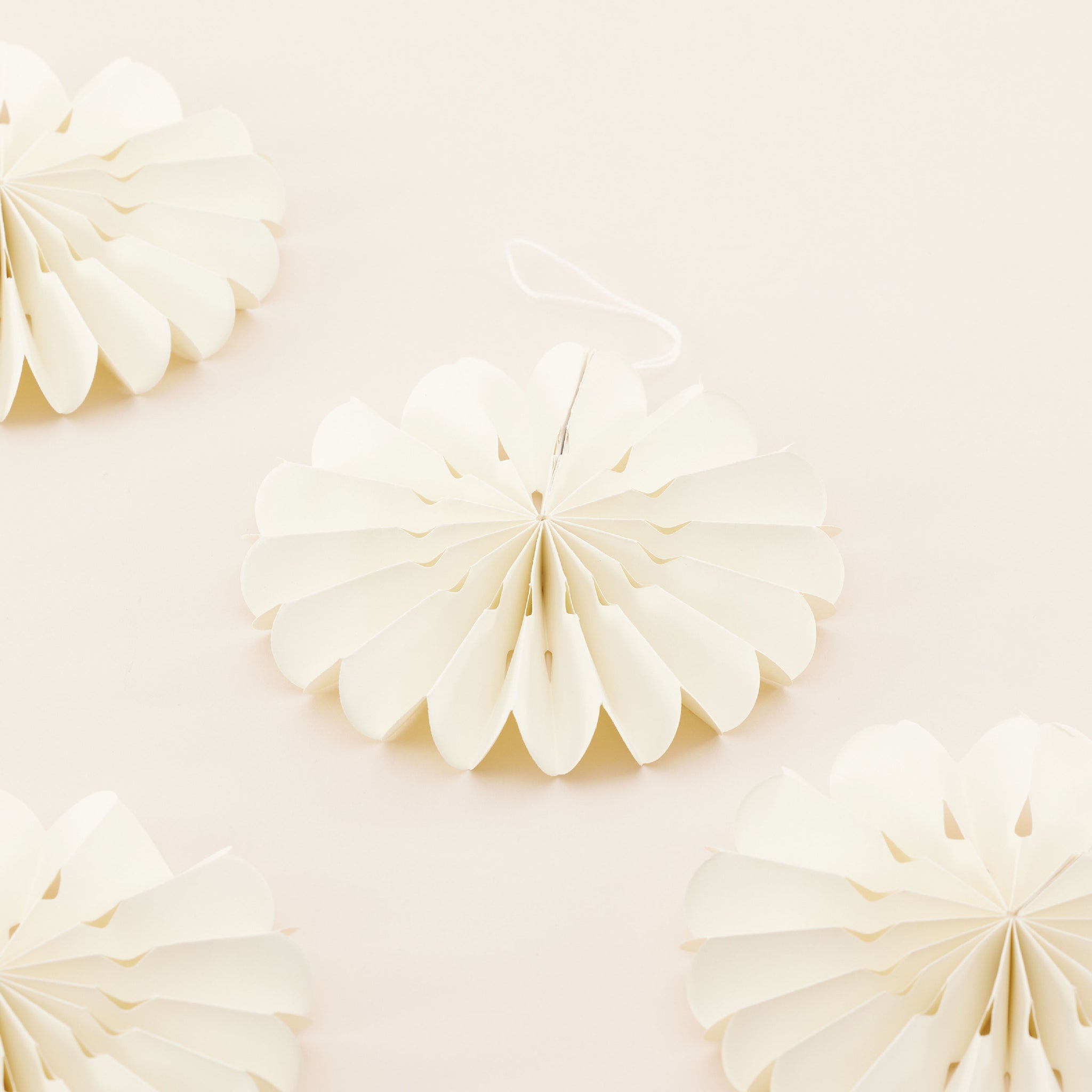 Cream Flower Hanging Ornament Set | ของตกแต่ง ต้นคริสต์มาส